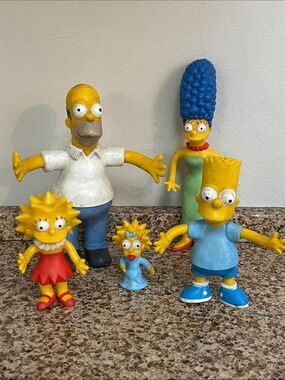 The Simpson Family Action Figure Set - Have some donuts 🍩 🍩 and have fun 🤩